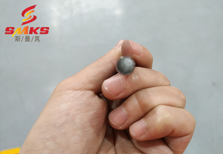 给流体抛光机2分钟来做不锈钢管件内孔抛光
