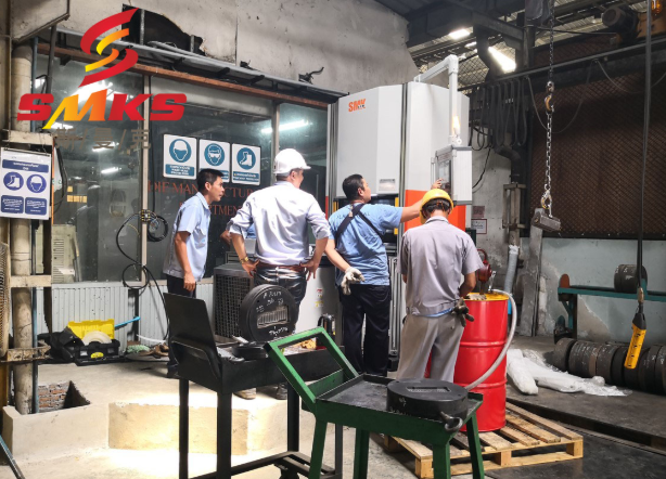 馬來西亞客戶交機(jī):800磨粒流拋光設(shè)備